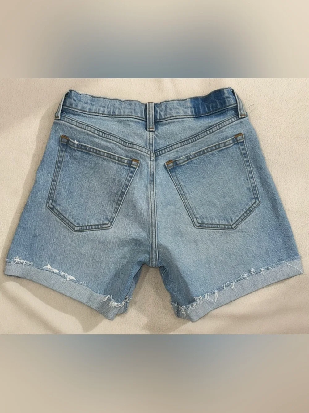 Abercrombie & Fitch Baggy Mid Rise Denim Shorts Size 24/00 Light Wash Raw Hem